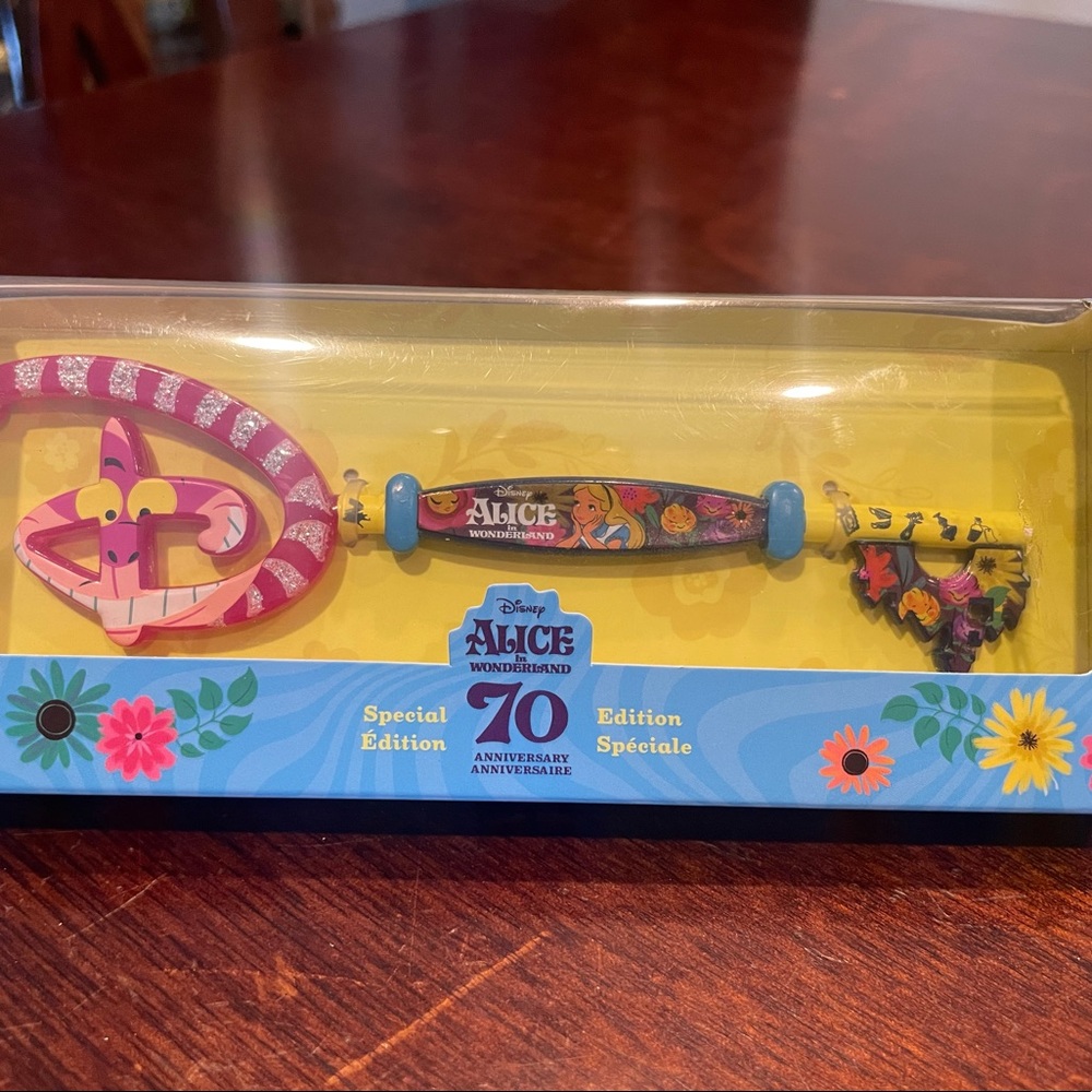 Disney Alice in Wonderland limited edition Key